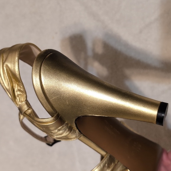 Salvatore Ferragamo Creations Vintage Reproduction Gold Heels - Picture 12 of 14